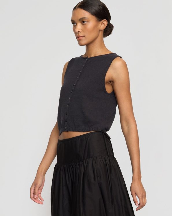 elith-cotton-linen-button-knit-vest-washed-black-3_cab08100-2482-4266-abae-ff06652da5ef
